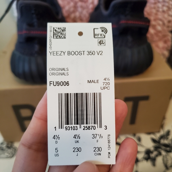 Yeezy Boost 350 V2 Triple black - Picture 5 of 6